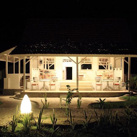 Gazebo Meno Hotel Gili Meno Exterior photo